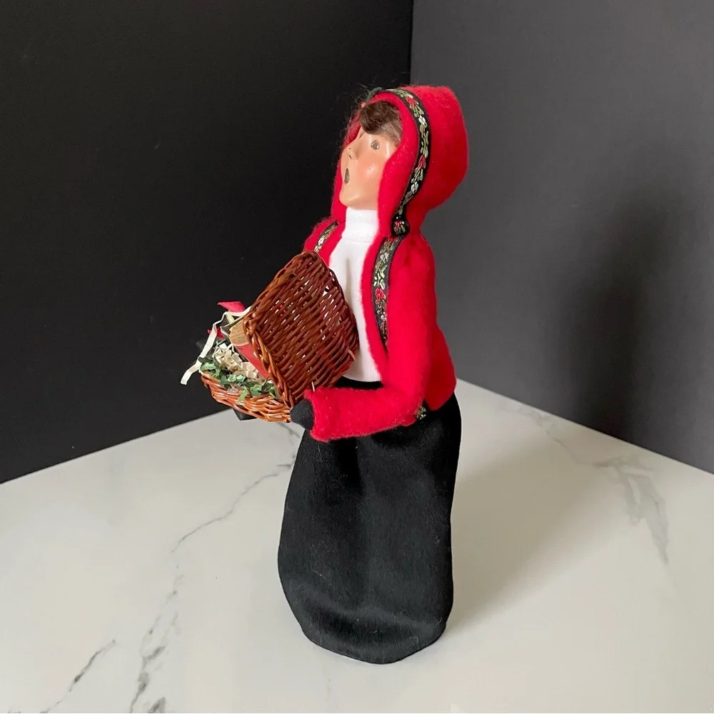 Traditional Shopper Woman with Basket - Caroler by Byers' Choice